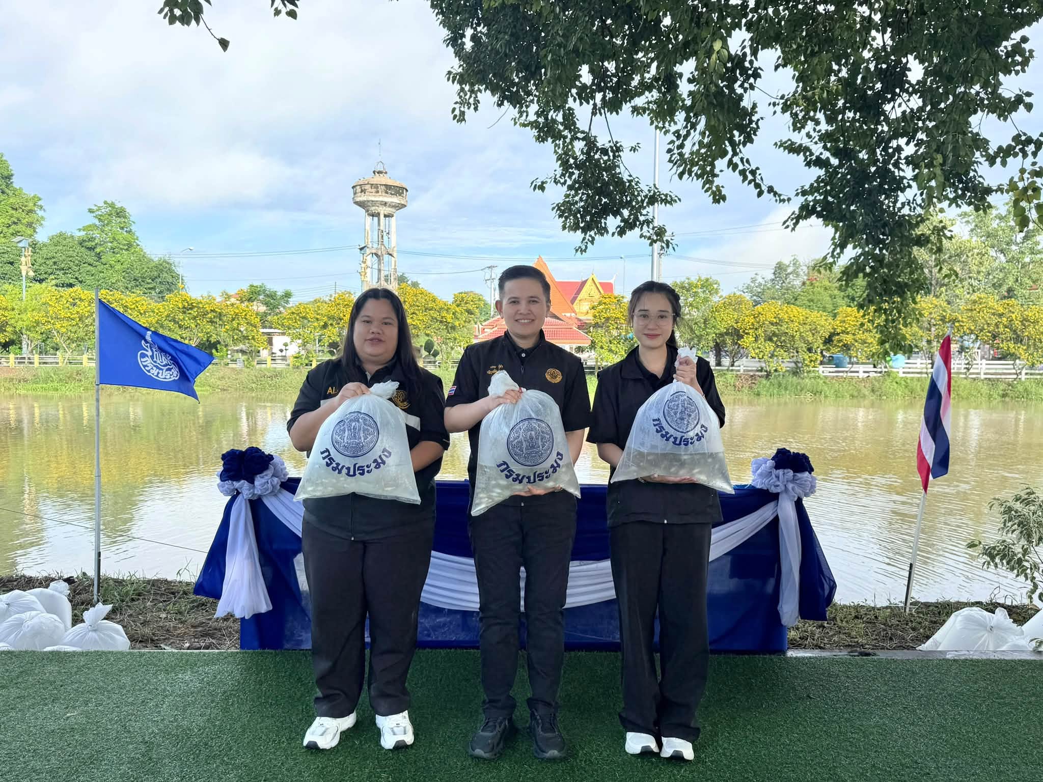 title - ส.ป.ก.อ่างทอง ร่วมพิธีปล่อยพันธุ์สัตว์น้ำ เนื่องในวันประมงแห่งชาติ ประจำปี 2569 จังหวัดอ่างทอง